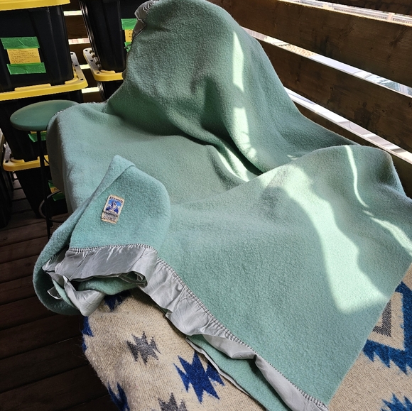 Vintage 100% Wool Blanket - Picture 5 of 5